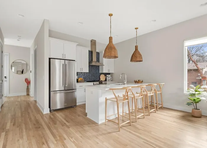 Serene Boho Chic Home-Mins To Dt